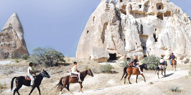 رحلات الخيل في كابادوكيا