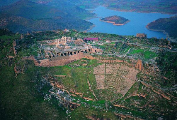مدينة بيرغامون التاريخية بتركيا