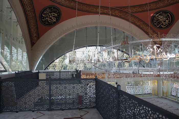 مسجد الشاكرين من الداخل مصلى النساء