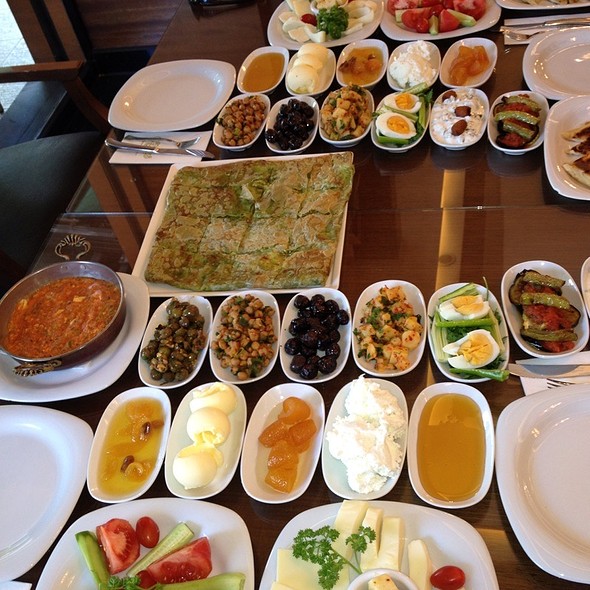 مطعم Orkide Pastaneleri