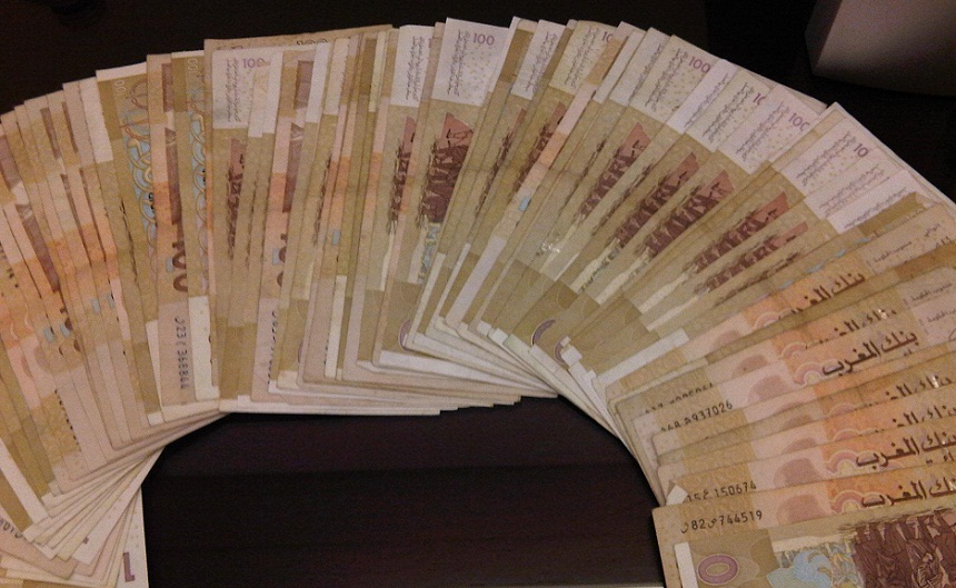 dirham-57 اقتطاعات جديدة من أجور الموظفين