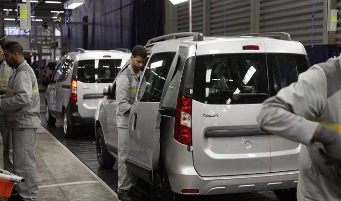 fabriquation-voiture-5 إحداث أزيد من 400 ألف منصب شغل منذ انطلاق برنامج تسريع التنمية الصناعية