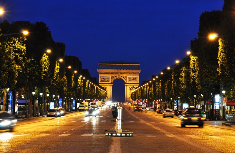 The Champs-Elysées at night