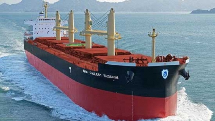 الجزائر تعلن اعتراض إيران إحدى سفنها النفطية بمضيق هرمز