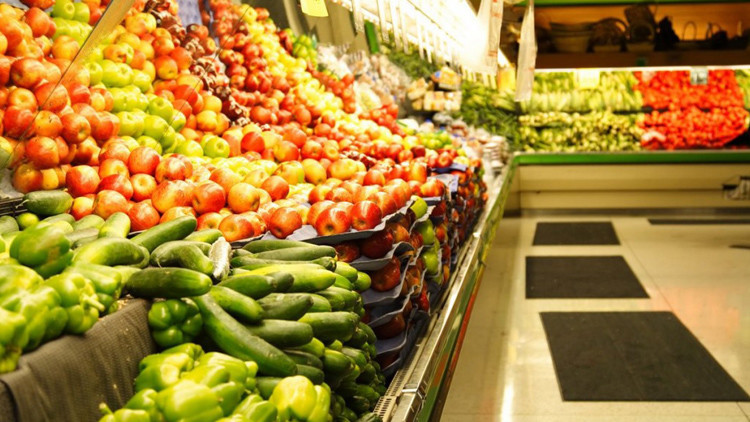 الأمطار تلهب أسعار الخضر والفواكه بالأسواق المغربية