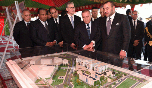 الملك يضع الحجر الأساس لإنجاز جامعة محمد السادس لعلوم الصحة بالدار البيضاء