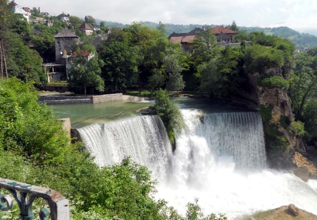 شلال Jajce waterfall