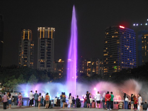 حديقة KLCC ضخمة وجذابة