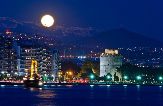 Moon and thessaloniki