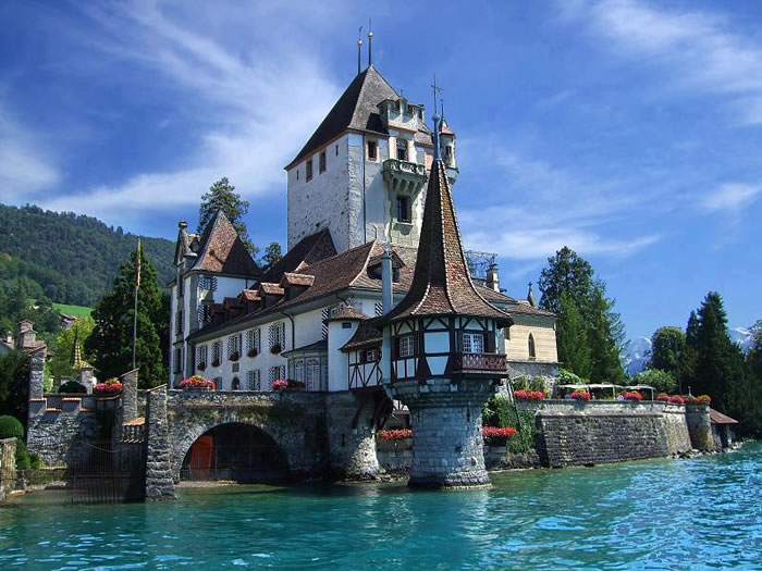 overview of villa on Lake