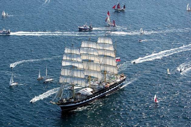 Ship parade in Brest