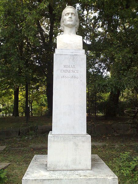 statue-of-mihai-eminescu-in-cismigiu