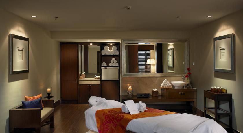 The Leela Kovalam Beach bathroom