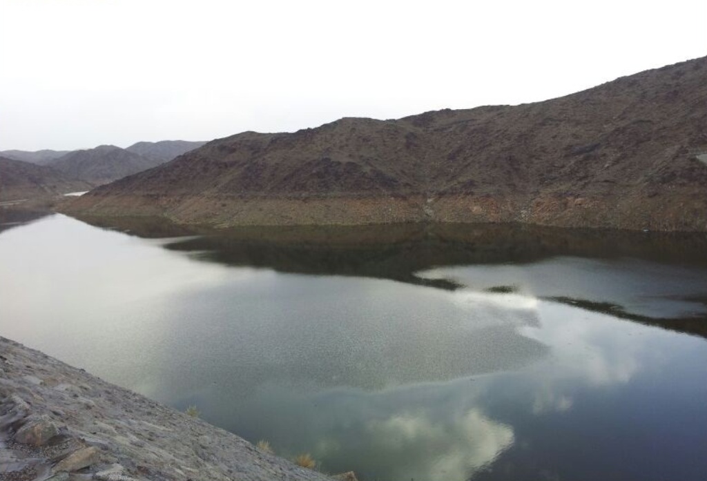 بحيرة تخزين المياه خلف سد الملك فهد