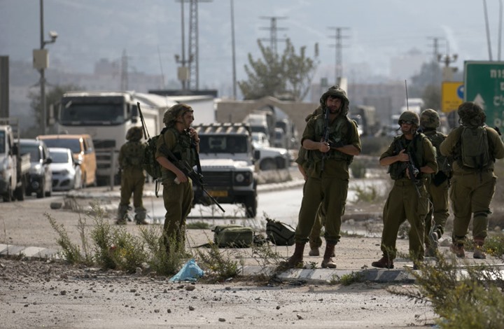 إصابة 3 شبان باعتداء للاحتلال.. واعتقالات بالضفة والقدس