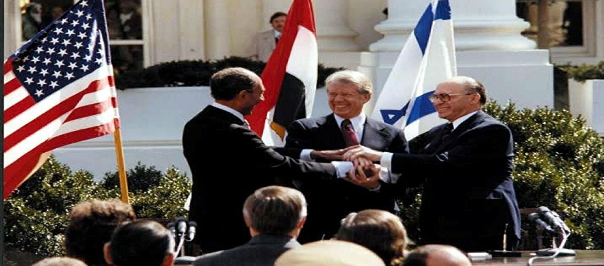 الرئيس المصري أنور السادات والرئيس الأمريكي جيمي كارتر ورئيس الوزراء الإسرائيلي مناحم بيجن توقيع معاهدة كامب ديفيد - سبوتنيك عربي, 1920, 09.07.2021