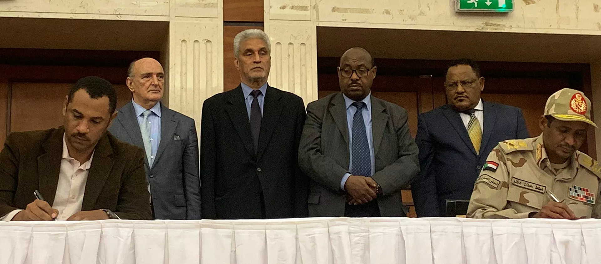 المجلس العسكري السوداني وقوى الحرية والتغيير يوقعان على الاتفاق السياسي - سبوتنيك عربي, 1920, 06.02.2021