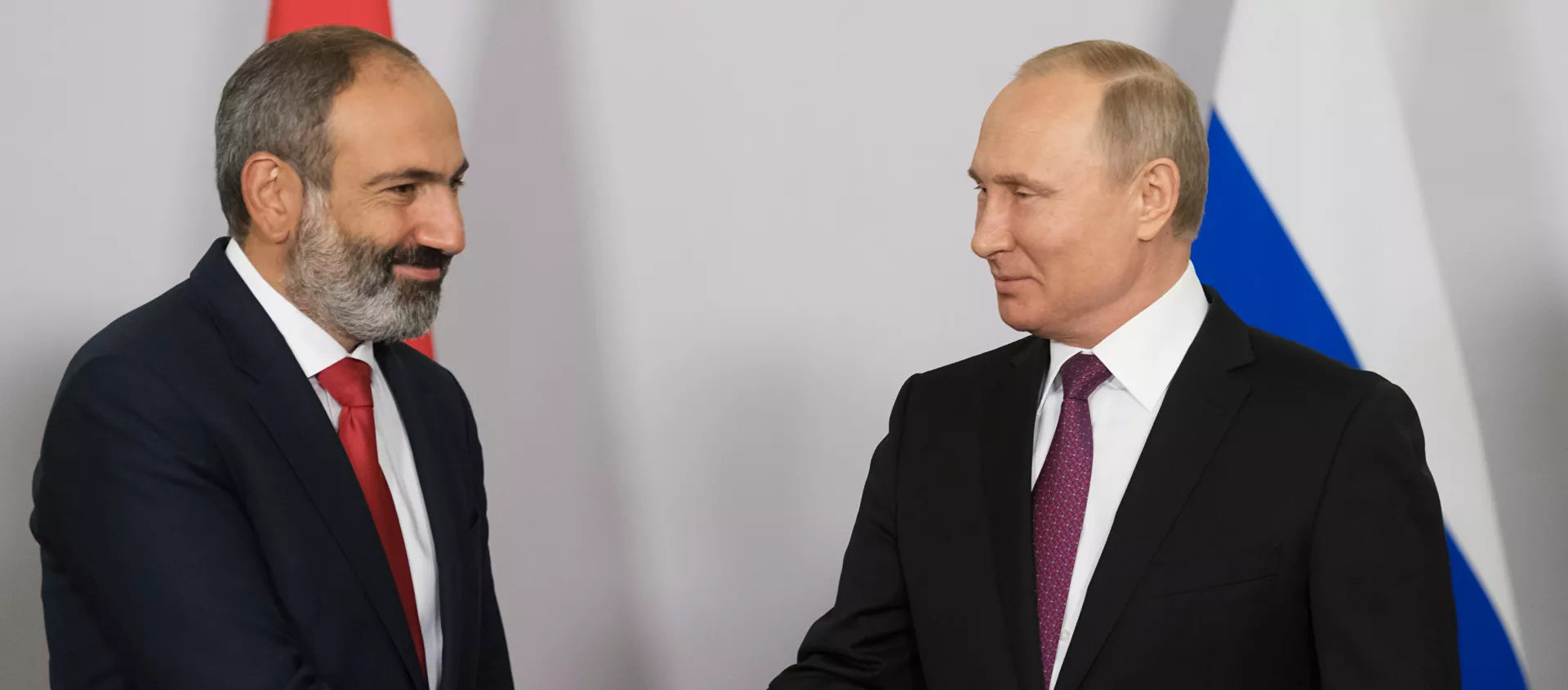 Президент РФ Владимир Путин и премьер-министр Армении Никол Пашинян во время встречи - سبوتنيك عربي, 1920, 19.05.2021