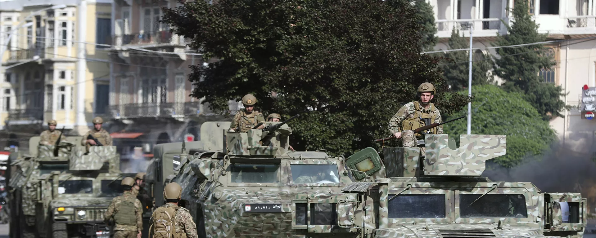 الجيش اللبناني ينزل إلى الشوراع خلال احتجاجات مناهضة للحكومة للبنانية وأعمال شغب في مدينة طرابلس، لبنان 28 أبريل 2020 - سبوتنيك عربي, 1920, 06.07.2021