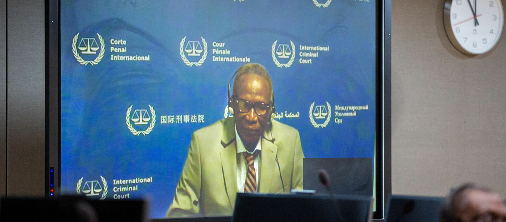 علي محمد علي عبد الرحمن، ( علي كوشيب ) يمثل أمام المحكمة الجنائية الدولية لاتهامه بارتكاب جرائم حرب في دارفور - سبوتنيك عربي, 1920, 08.03.2021