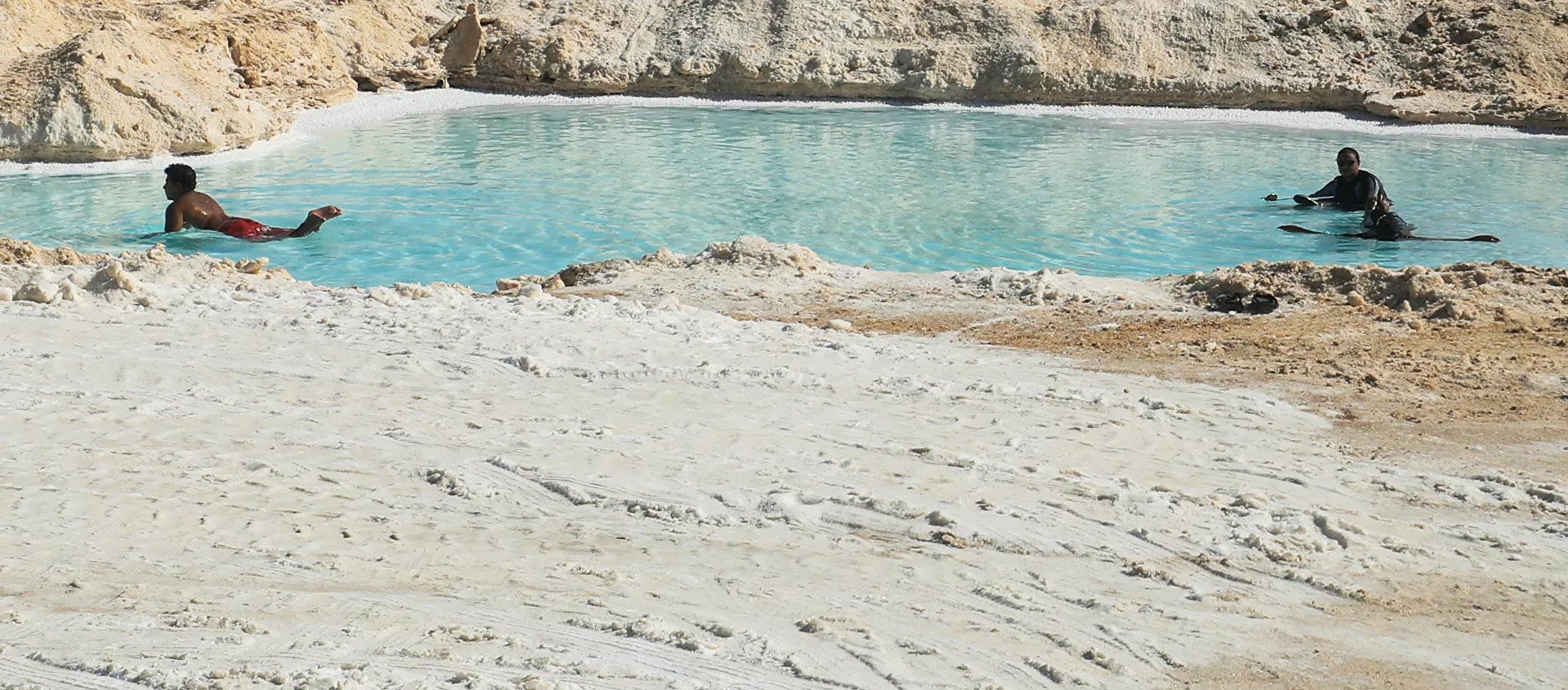 مصريون في بحيرة مالحة في سيوة، صحراء مصر الغربية 15 أكتوبر 2020 - سبوتنيك عربي, 1920, 26.05.2021