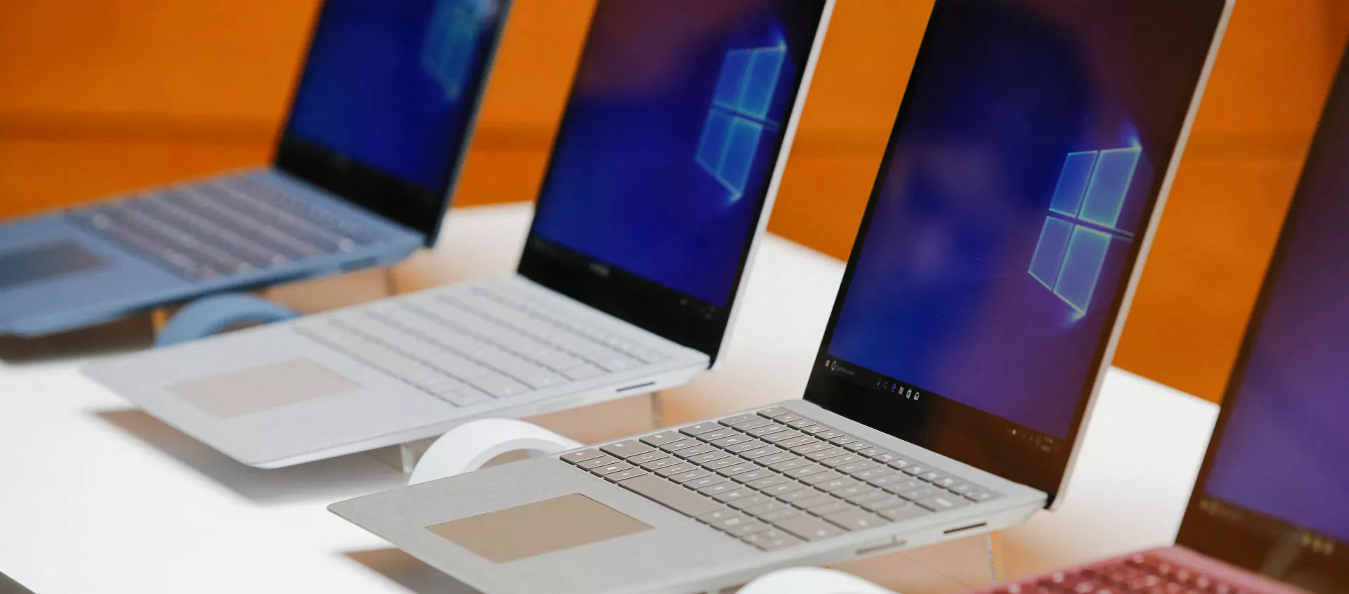 أجهزة حاسوب مزودة بنظام ويندوز 10 - سبوتنيك عربي, 1920, 07.07.2021