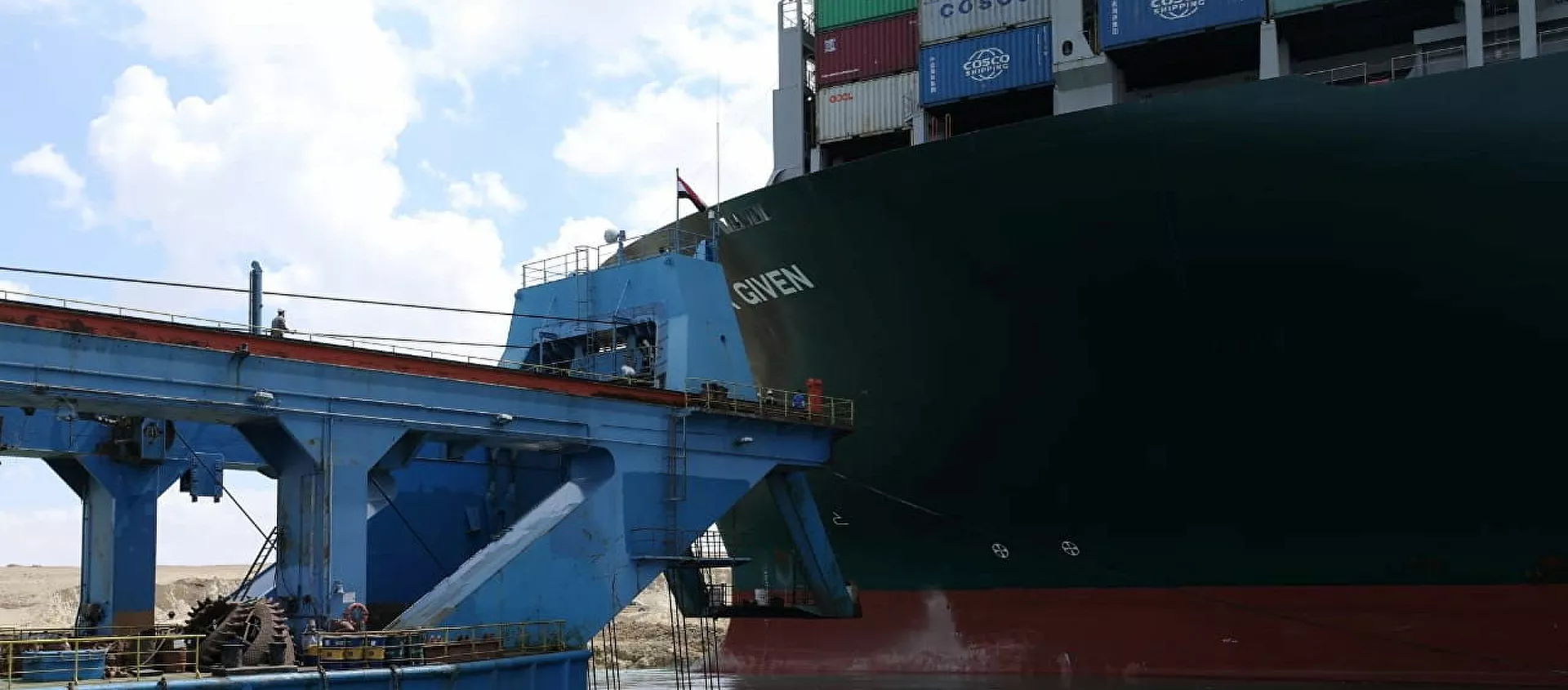 محاولات تعويم السفينة العملاقة إيفر جيفن في قناة السويس، مصر 26 مارس 2021 - سبوتنيك عربي, 1920, 25.05.2021