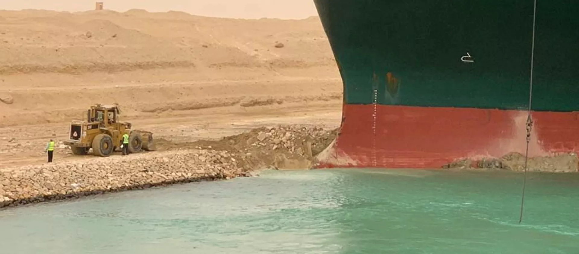 حفار إلى جانب السفينة الجانحة إيفرغيفن - سبوتنيك عربي, 1920, 24.05.2021