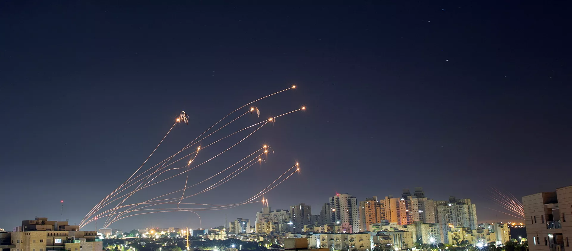 القبة الحديدية تتصدى صواريخ المقاومة الفلسطينية من قطاع غزة باتجاه أراضي غلاف غزة، عسقلان، فلسطين 15 مايو 2021 - سبوتنيك عربي, 1920, 26.05.2021