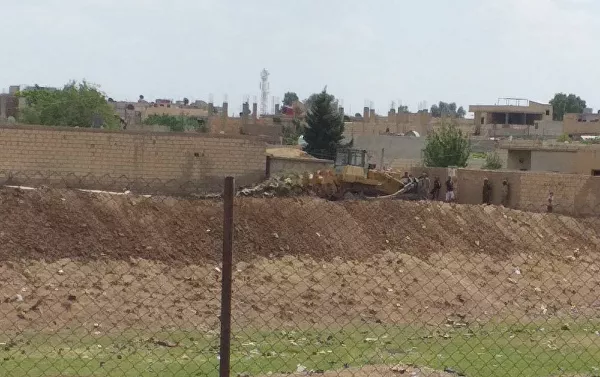 قسد ترفع السواتر الترابية قبيل الانتخابات الرئاسية قسد ترفع السواتر الترابية قبيل الانتخابات الرئاسية - سبوتنيك عربي