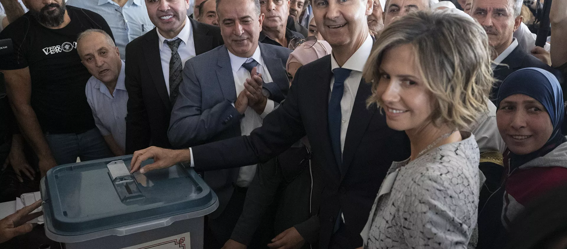 الرئيس السوري بشار الأسد يشارك مع زوجته أسماء الأسد في التصويت في الانتخابات الرئاسية السورية في دوما، ريف دمشق، سوريا 26 مايو 2021 - سبوتنيك عربي, 1920, 28.05.2021