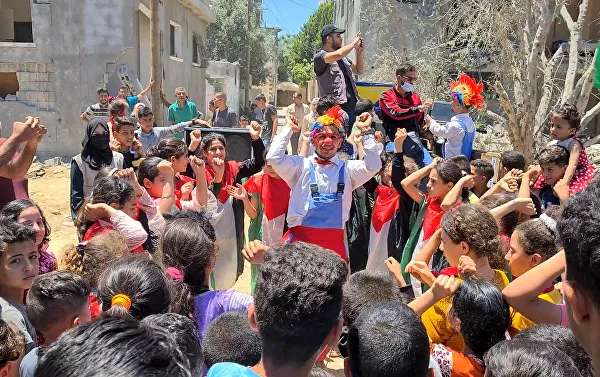 مبادرة ترفيهية لرسم الابتسامة على وجوه أطفال قطاع غزة والتخفيف من آثار الحرب، فلسطين 28 مايو 2021 مبادرة ترفيهية لرسم الابتسامة على وجوه أطفال قطاع غزة والتخفيف من آثار الحرب، فلسطين 28 مايو 2021 - سبوتنيك عربي