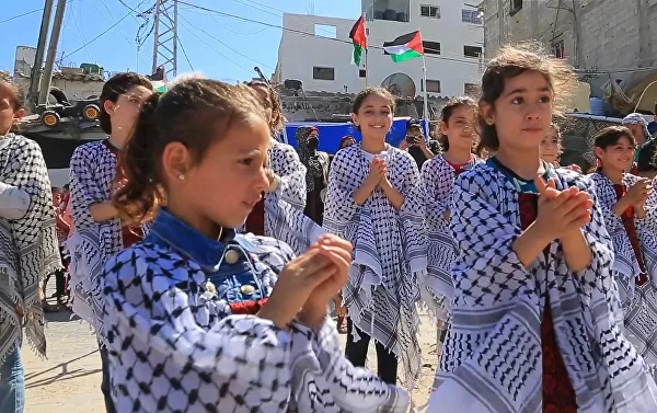 مبادرة ترفيهية لرسم الابتسامة على وجوه أطفال قطاع غزة والتخفيف من آثار الحرب، فلسطين 28 مايو 2021 مبادرة ترفيهية لرسم الابتسامة على وجوه أطفال قطاع غزة والتخفيف من آثار الحرب، فلسطين 28 مايو 2021 - سبوتنيك عربي