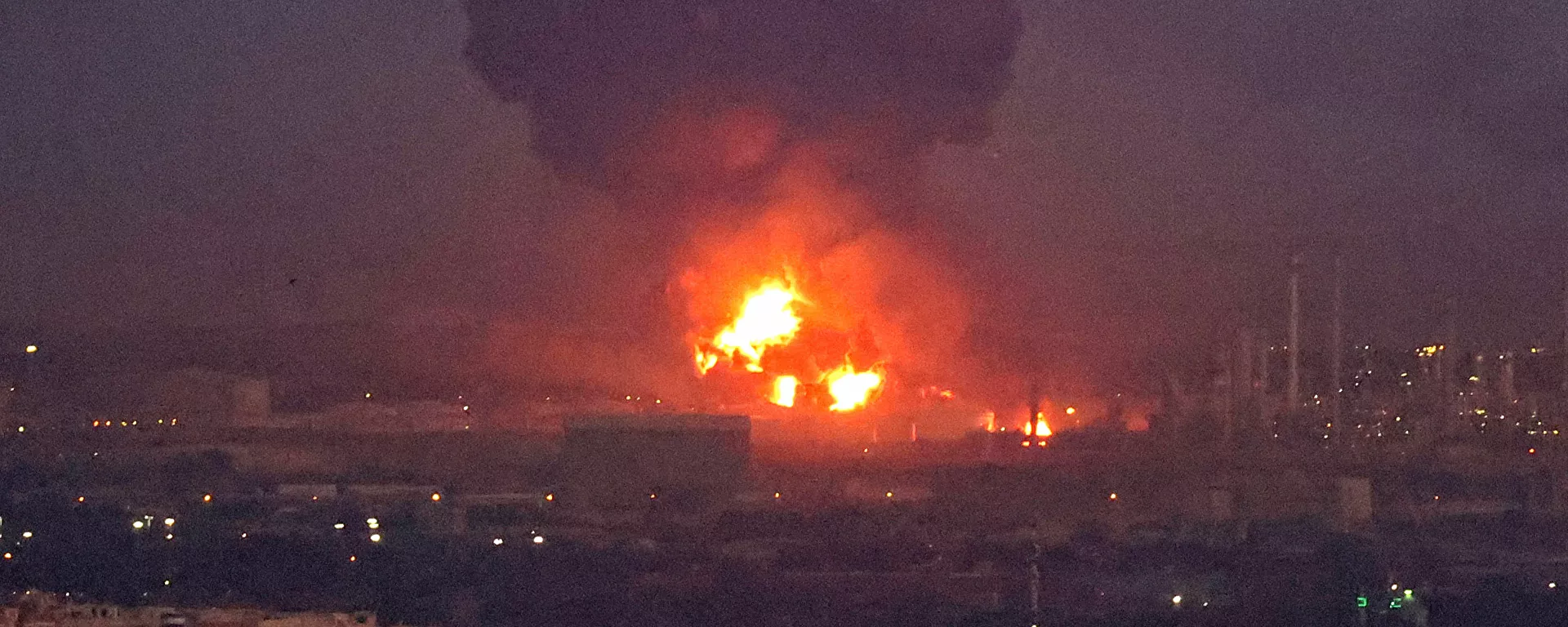انفجار ضخم في مصفاة نفط في طهران، إيران 2 يونيو 2021 - سبوتنيك عربي, 1920, 06.07.2021