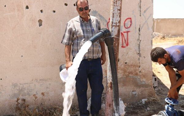 أهالي بلدة الزارة السورية يعودون لمنازلهم بعد سنوات من التهجير بسبب الإرهاب أهالي بلدة الزارة السورية يعودون لمنازلهم بعد سنوات من التهجير بسبب الإرهاب - سبوتنيك عربي