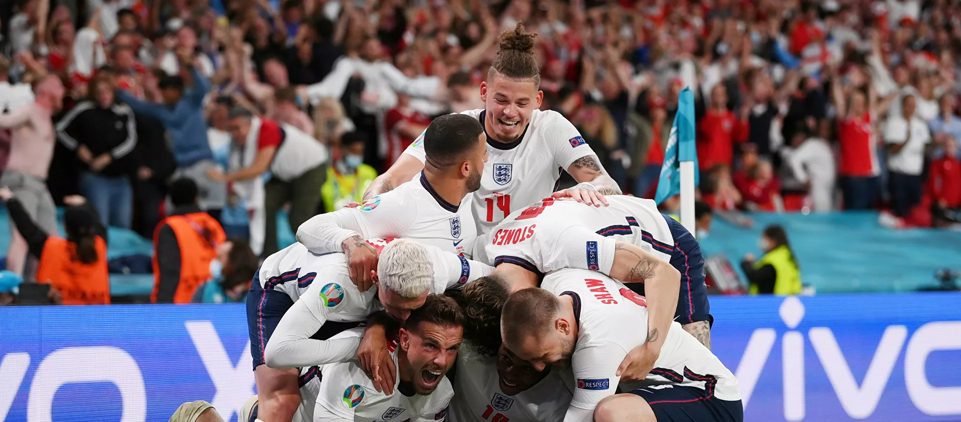 كرة القدم - يورو 2020 - نصف النهائي - إنجلترا - الدنمارك - ملعب ويمبلي ، لندن ، بريطانيا - 7 يوليو 2021 ، يحتفل هاري كين الإنجليزي بتسجيل هدفه الثاني مع زملائه في فريق كرة القدم - سبوتنيك عربي, 1920, 12.07.2021