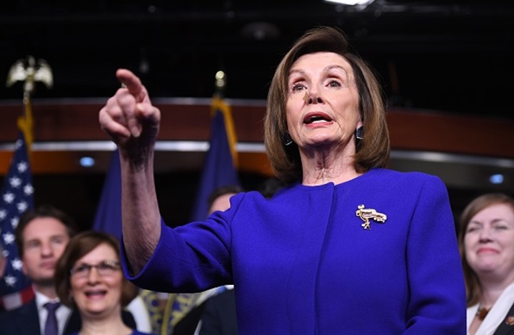 رئيسة "النواب الأمريكي"  قلقة بشأن تعذيب موظف إغاثة سعودي