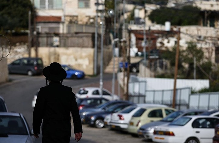 طعن مقدسي.. وإصابات بقمع الاحتلال مسيرة منددة بالاستيطان