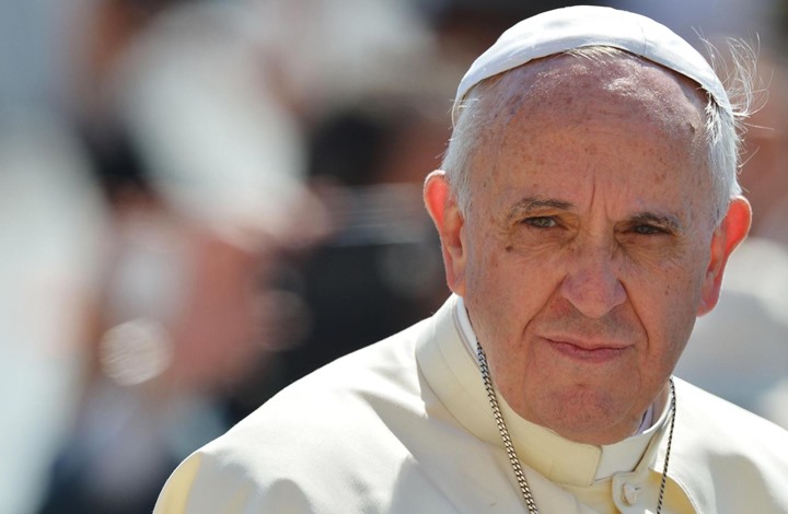 البابا فرنسيس لن يستقيل.. ويؤكد: أعيش حياة طبيعية تماما