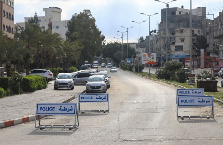 حبس طبيب مصري طلب من ممرض مسن "الانحناء لكلب"