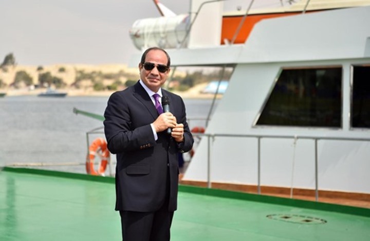 السيسي: "الفلوس بتخرج من جيب المصريين وتدخل تاني" (فيديو)