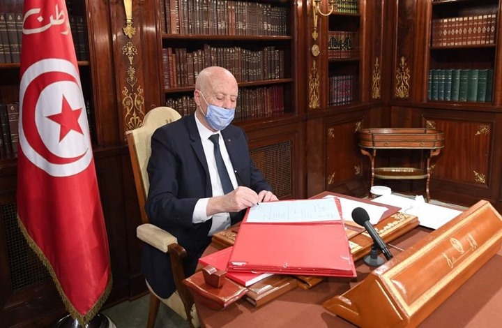 تقرير: حملة موجهة في فيسبوك سبقت انقلاب سعيد بتونس