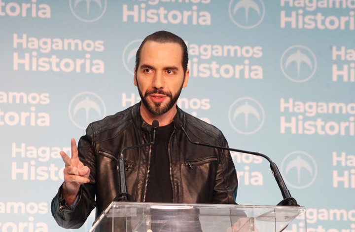 رئيس السلفادور يعرف نفسه على تويتر بـ"الديكتاتور" (صورة)