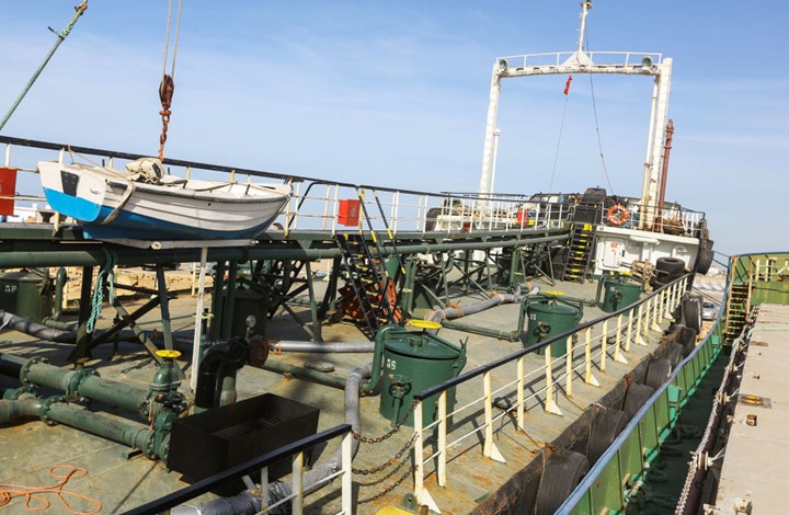 محتجون يوقفون العمل في مرفأ "السدرة" النفطي بليبيا