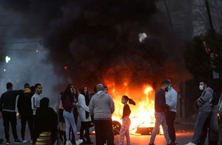 غضب بلبنان إثر وقف دعم الوقود.. وعون يستدعي سلامة (شاهد)