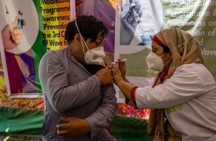 اعتقالات بأستراليا بسبب "كورونا".. وأرقام تطعيم قياسية بالهند