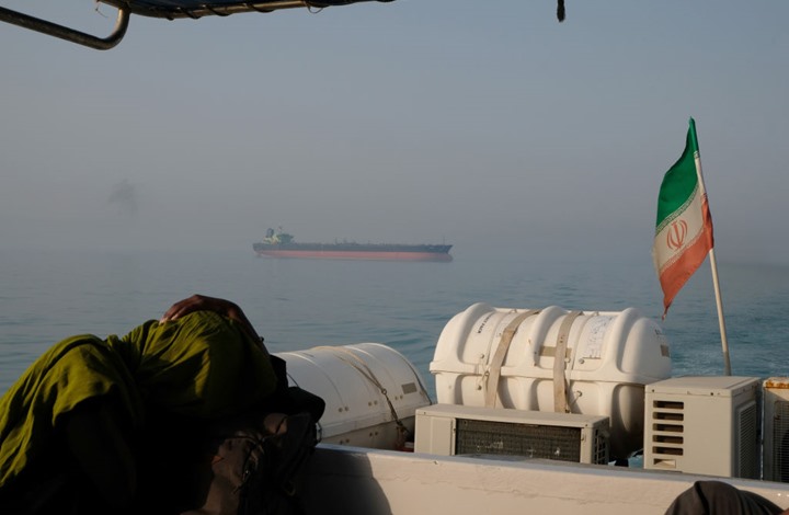 ناقلة الوقود الإيرانية الثانية للبنان تصل مرفأ سوريا