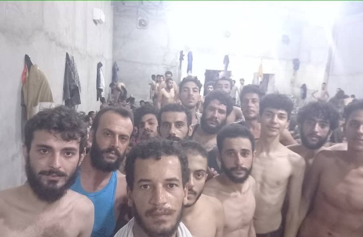 تقرير: مئات السوريين محتجزون بليبيا في ظروف غير إنسانية
