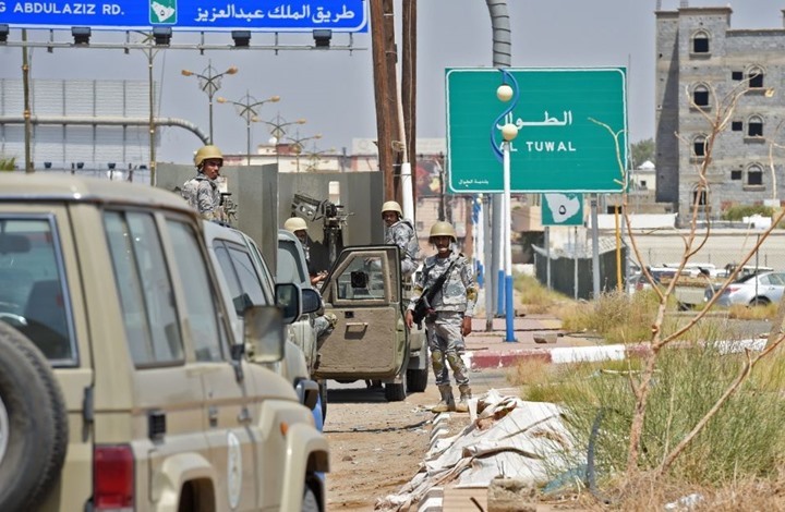 "رايتس ووتش'' تدعو السعودية لتعليق قرار إنهاء عقود يمنيين