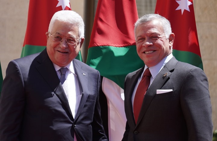 عباس يزور عمّان على رأس وفد موسع ويجتمع بالعاهل الأردني